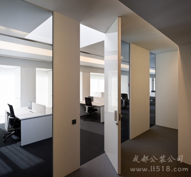 成都現(xiàn)代辦公室裝修風(fēng)格哪家工裝裝修公司好？